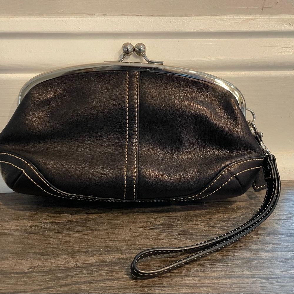 Vintage Coach Soho Black leather Kiss lock Wristlet